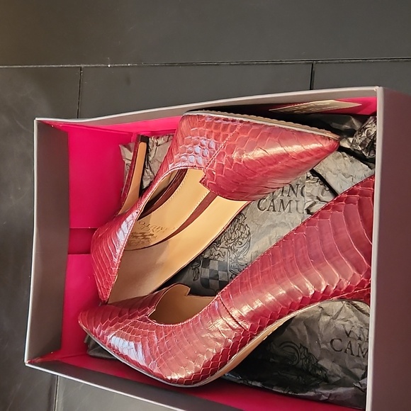 VC Pumps - Picture 3 of 4